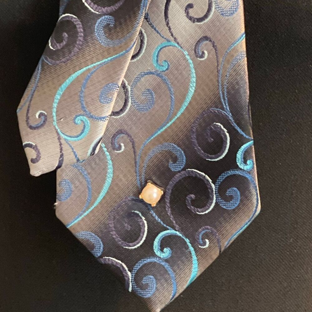 Restyled Women’s Tie with Turquoise Bedazzled Skull Necklace - Picture 8 of 12